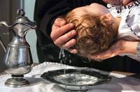 Baby wird getauft